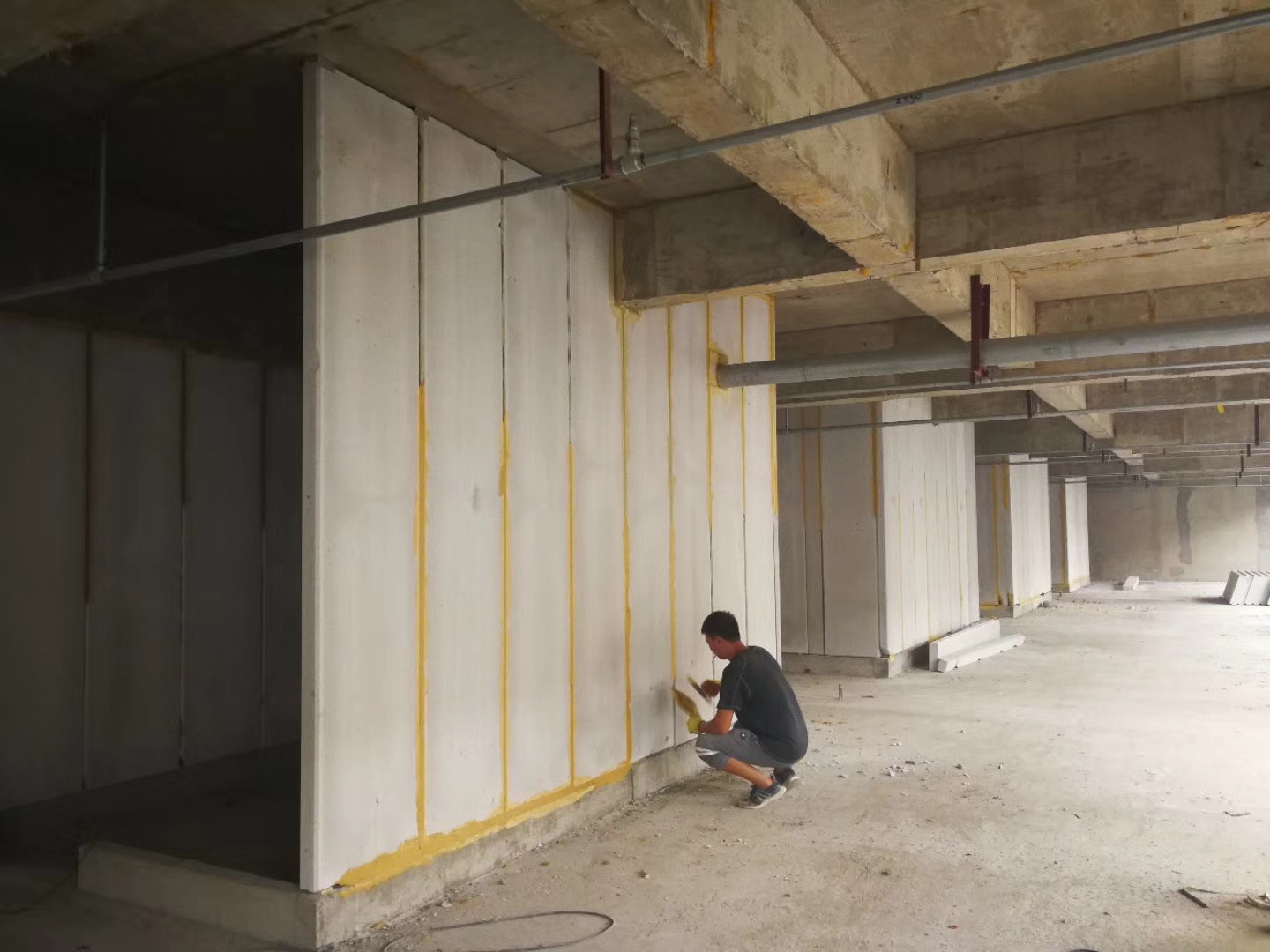 东港无机发泡轻骨料混凝土隔墙板施工技术性能研究